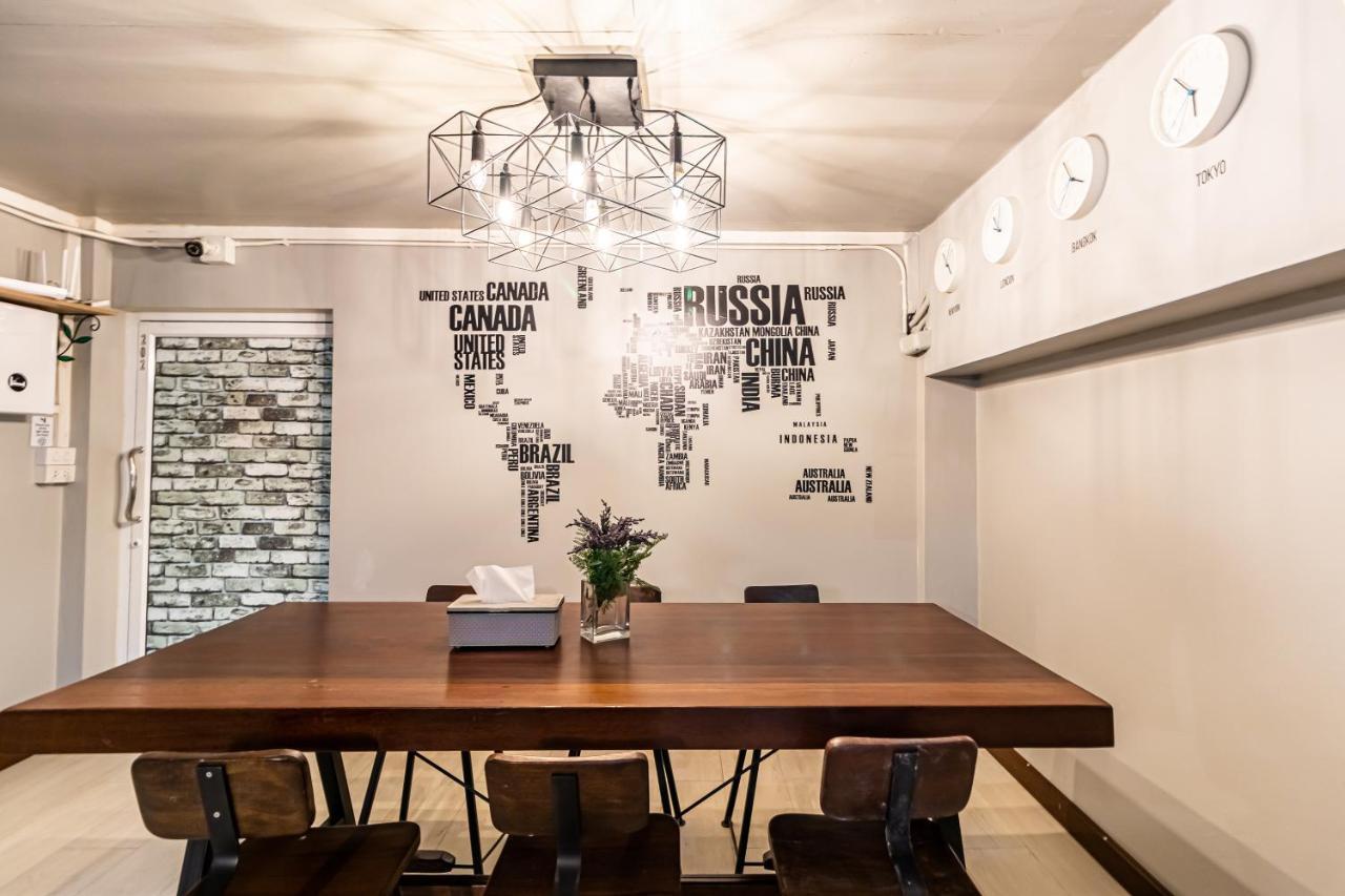 Snoozzze Hostel ใกล้รถไฟฟ้า ย่านบางรัก (Adults Only) Bangkok Kültér fotó