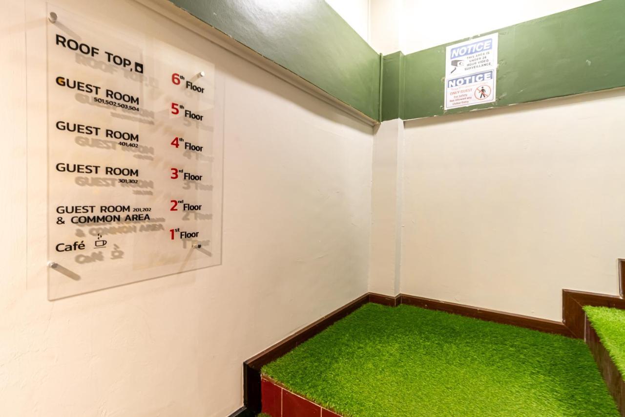 Snoozzze Hostel ใกล้รถไฟฟ้า ย่านบางรัก (Adults Only) Bangkok Kültér fotó