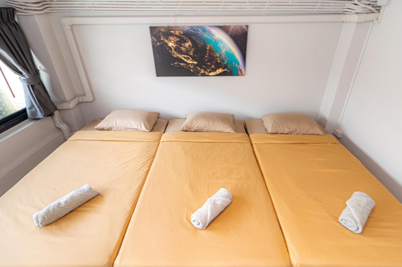 Snoozzze Hostel ใกล้รถไฟฟ้า ย่านบางรัก (Adults Only) Bangkok Kültér fotó