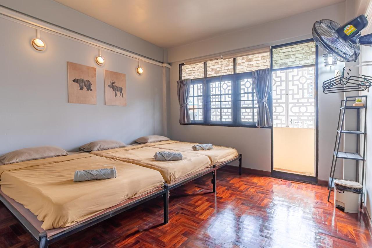 Snoozzze Hostel ใกล้รถไฟฟ้า ย่านบางรัก (Adults Only) Bangkok Kültér fotó