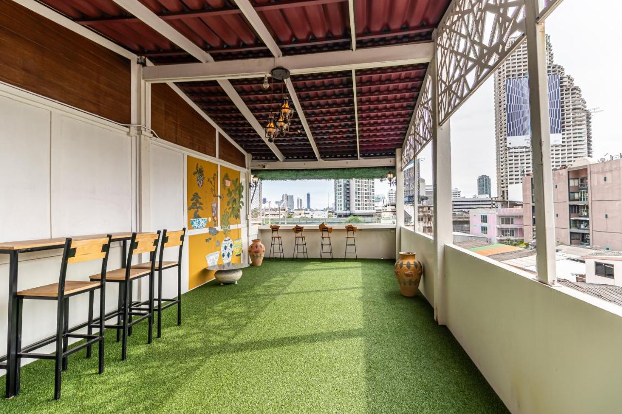 Snoozzze Hostel ใกล้รถไฟฟ้า ย่านบางรัก (Adults Only) Bangkok Kültér fotó