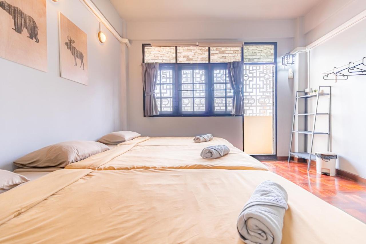 Snoozzze Hostel ใกล้รถไฟฟ้า ย่านบางรัก (Adults Only) Bangkok Kültér fotó