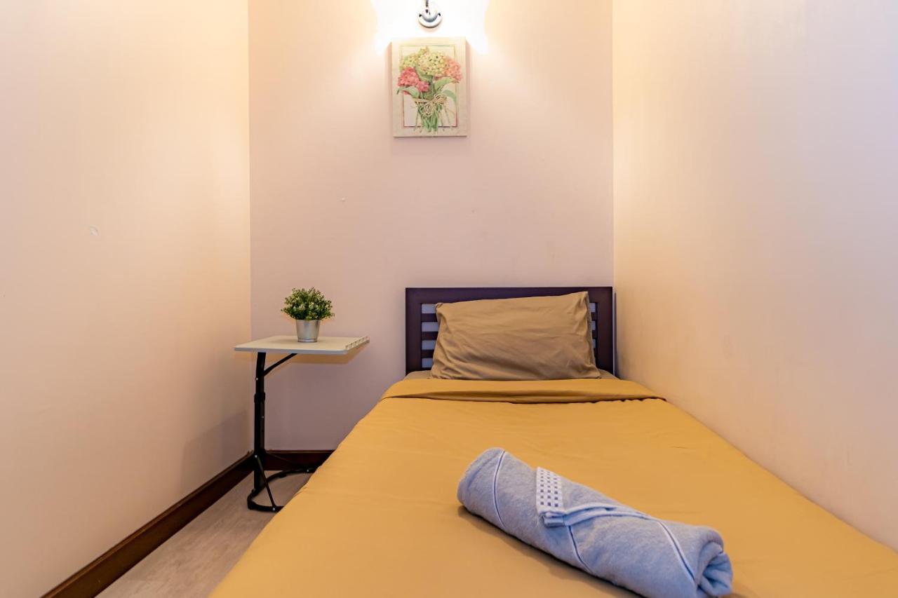 Snoozzze Hostel ใกล้รถไฟฟ้า ย่านบางรัก (Adults Only) Bangkok Kültér fotó