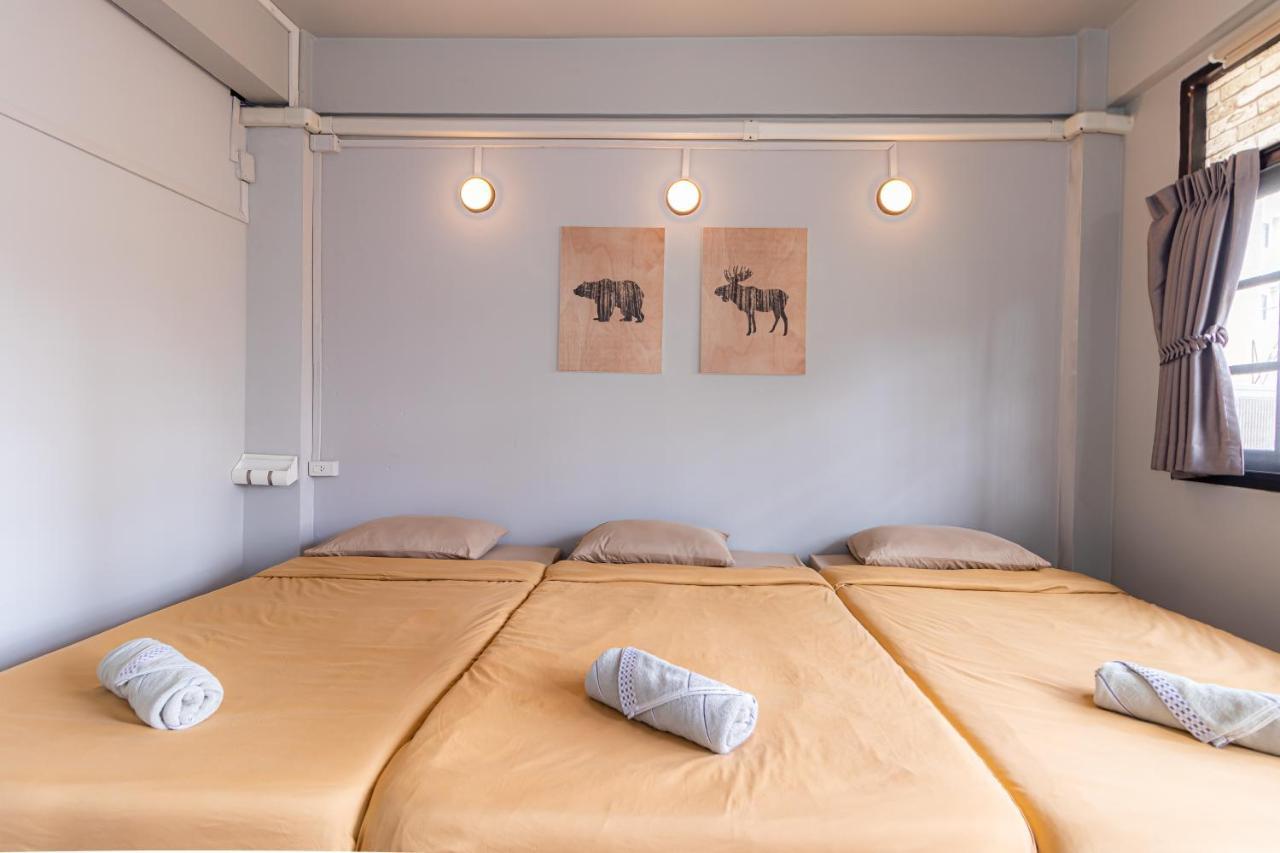 Snoozzze Hostel ใกล้รถไฟฟ้า ย่านบางรัก (Adults Only) Bangkok Kültér fotó