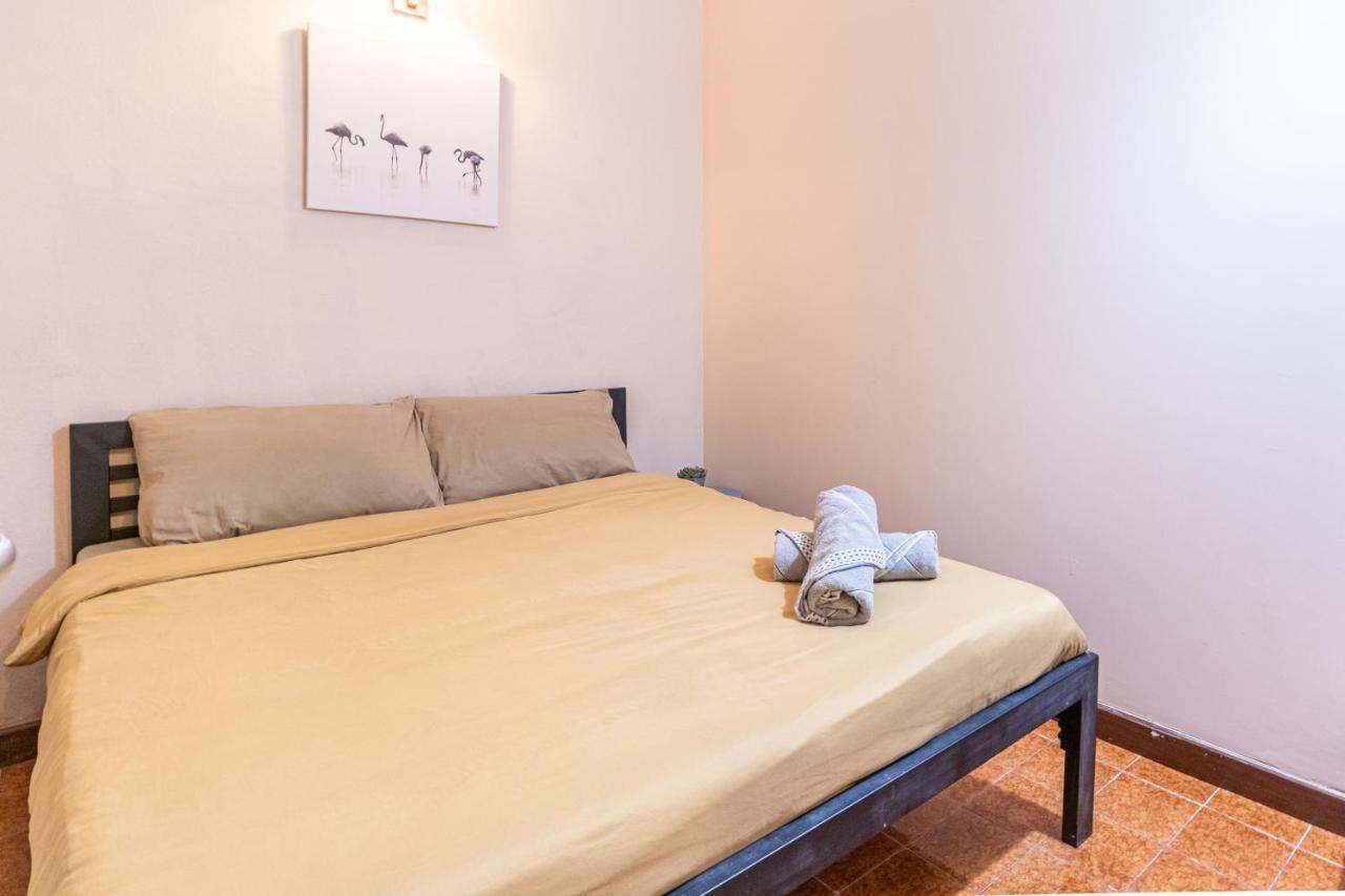 Snoozzze Hostel ใกล้รถไฟฟ้า ย่านบางรัก (Adults Only) Bangkok Kültér fotó