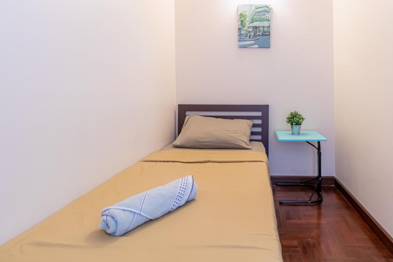 Snoozzze Hostel ใกล้รถไฟฟ้า ย่านบางรัก (Adults Only) Bangkok Kültér fotó