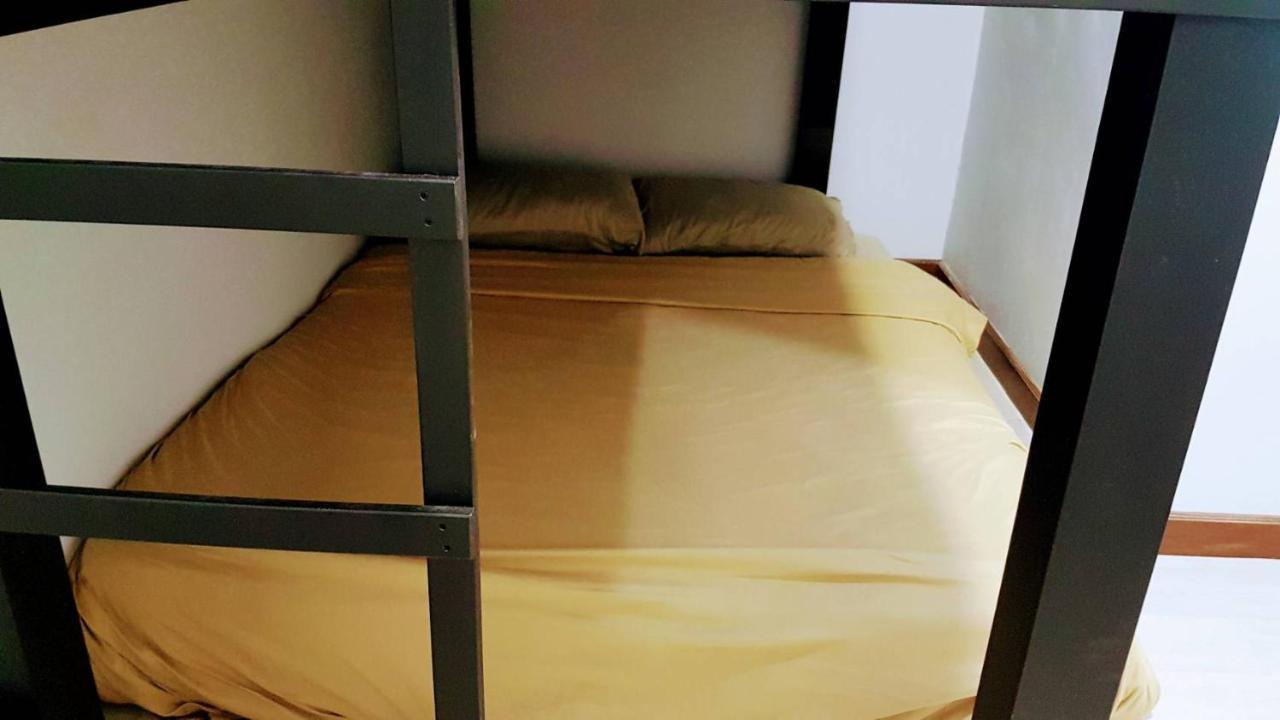 Snoozzze Hostel ใกล้รถไฟฟ้า ย่านบางรัก (Adults Only) Bangkok Kültér fotó